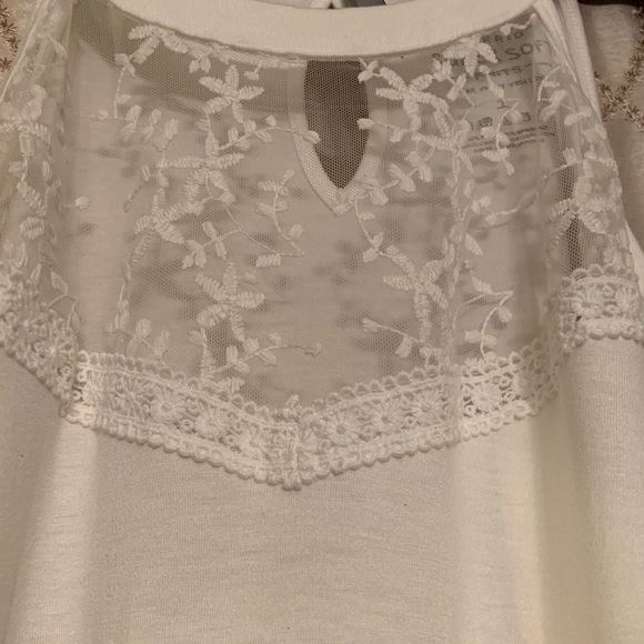 Top. - Picture 3 of 4